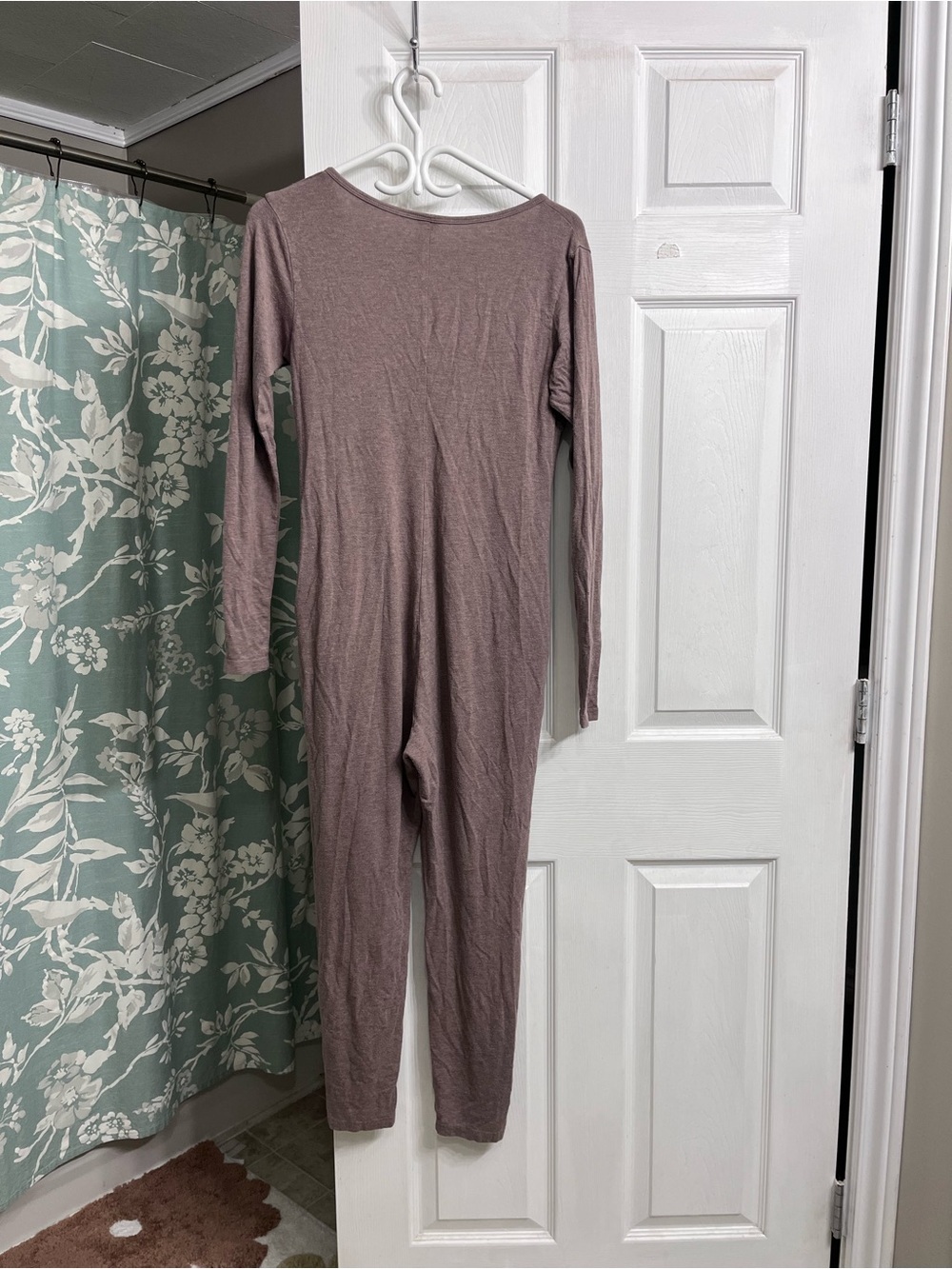 Smash + Tess Mauve V‑Neck Long‑Sleeve One‑Piece Romper - Picture 2 of 3